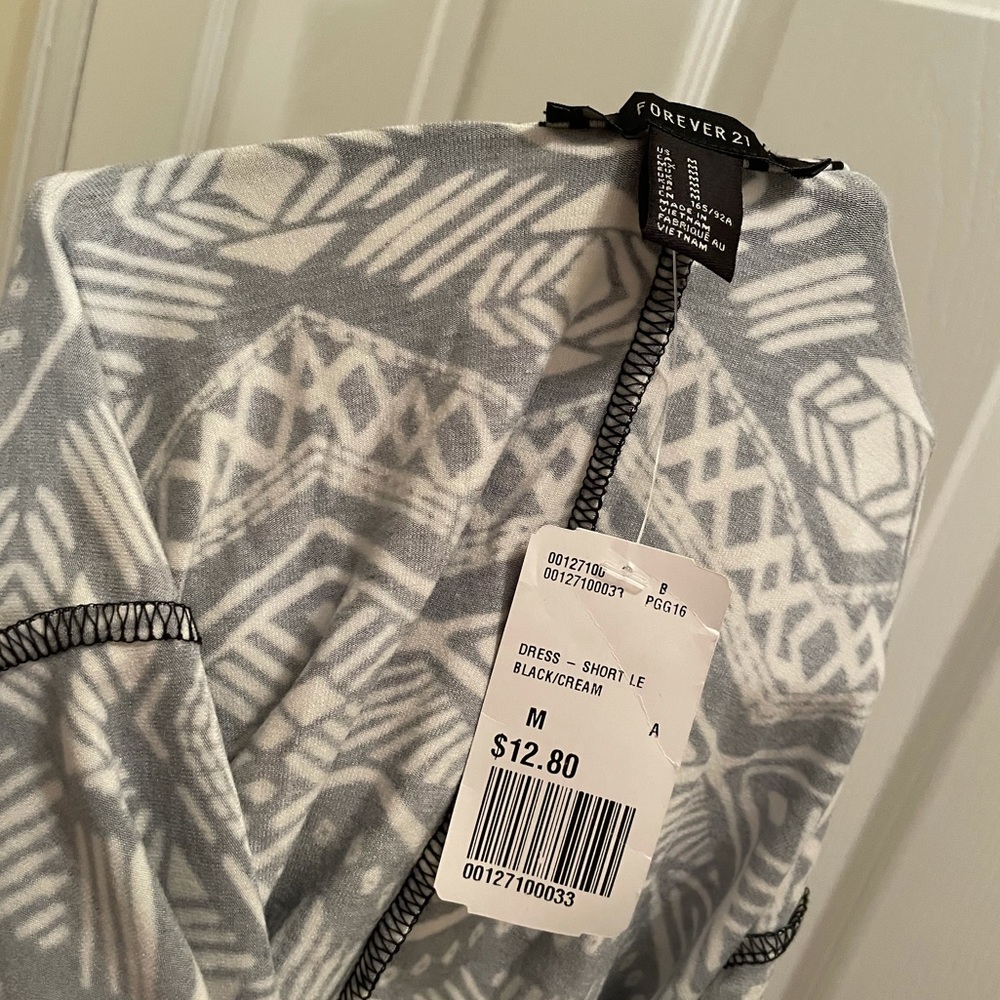 Forever 21 Stretchy low back dress - Picture 6 of 7